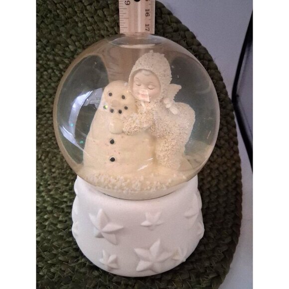 Snow Globe With Child & Snowman Figurine On White Star-Patterned Base Dept 56 Mu - Picture 3 of 8